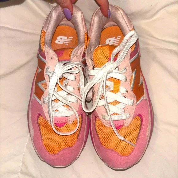 New Balance Women 57/40 Valentine’s Day Pink - Picture 2 of 3